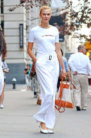 Karlie-Kloss-out-in-NYC--11.jpg