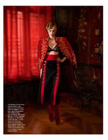 Vogue_Paris_-_Aout_2016_000150.jpg