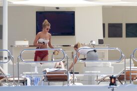Toni-Garrn-in-Bikini-2016--05.jpg