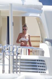 Toni-Garrn-in-Bikini-2016--09.jpg