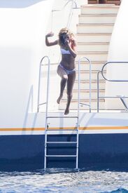 Toni-Garrn-in-Bikini-2016--13.jpg