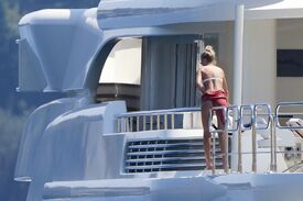 Toni-Garrn-in-Bikini-2016--14.jpg