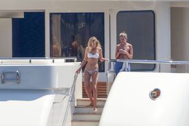 Toni-Garrn-in-Bikini-2016--17.jpg