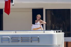 Toni-Garrn-in-Bikini-2016--24.jpg