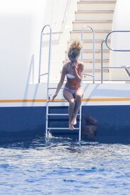 Toni-Garrn-in-Bikini-2016--28.jpg