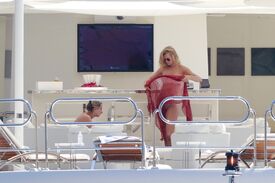 Toni-Garrn-in-Bikini-2016--29.jpg