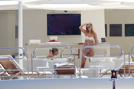 Toni-Garrn-in-Bikini-2016--31.jpg