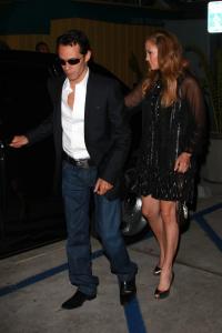 73524_Celebutopia_Jennifer_Lopez_and_Marc_Anthony_out_and_about_in_Hollywood_10_122_123lo.jpg