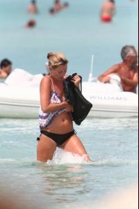 gallery_enlarged_katemoss_shirtlessmen_beach_photos_080308_13.jpg