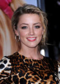 th_Amber_Heard_Bikini_SP_UHQ_02.jpg