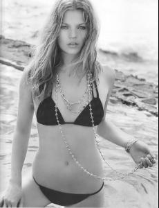kate_vogueusjune1994img0011wt3.jpg