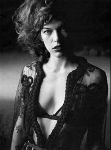milla_Vogue_IT___an_imaginary_land___lindbergh_claire4.jpg