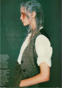 nadja_auermann___Octobre_1993Vogue_UK___Tinker_Tailoring___roversi_claire3.jpg