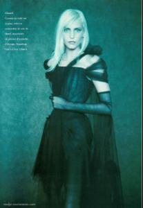 nadja_Vogue_FR_Mars_1994__Femmes_Oiseaux___roversi_claire5.jpg