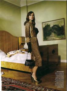 Keira_Vogue_US_Sep08_by_MarioTestino_LJ__assainova95.jpg