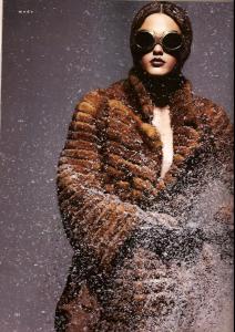 Sara_Tush_no.4_2006__20degreesstillhot_bySamBisso_tfs__helligirl.jpg