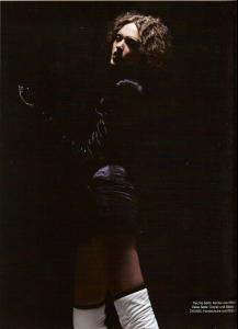 Sara_Tush_no.4_2006__20degreesstillhot_bySamBisso_tfs__helligirl5.jpg