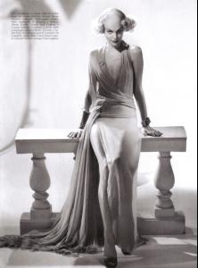 Vika_Vogue_IT_sep_08_stardust_byStevenMeisel_tfs__diciassette4.jpg