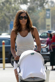 Halle_Berry_Nahla_Aubry_Zoo_03.jpg