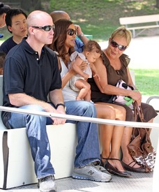 Halle_Berry_Nahla_Aubry_Zoo_17.jpg