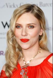 scarlett_johansson_vicky_cristina_barcelona_premiere_010.jpg