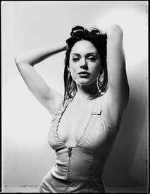 Rose_McGowan_Unknown_Shoot_1.jpg