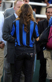 Preppie_-_Alyssa_Milano_at_the_World_Football_Challenge_soccer_match_between_Chelsea_and_Inter_Milan_at_the_Rose_Bowl_-_July_21_2009_0278.jpg