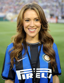 Preppie_-_Alyssa_Milano_at_the_World_Football_Challenge_soccer_match_between_Chelsea_and_Inter_Milan_at_the_Rose_Bowl_-_July_21_2009_2537.jpg