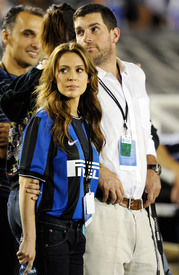 Preppie_-_Alyssa_Milano_at_the_World_Football_Challenge_soccer_match_between_Chelsea_and_Inter_Milan_at_the_Rose_Bowl_-_July_21_2009_3115.jpg