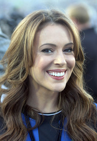 Preppie_-_Alyssa_Milano_at_the_World_Football_Challenge_soccer_match_between_Chelsea_and_Inter_Milan_at_the_Rose_Bowl_-_July_21_2009_3166.jpg