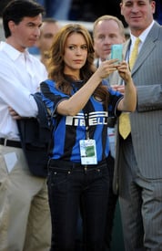 Preppie_-_Alyssa_Milano_at_the_World_Football_Challenge_soccer_match_between_Chelsea_and_Inter_Milan_at_the_Rose_Bowl_-_July_21_2009_3239.jpg
