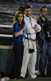Preppie_-_Alyssa_Milano_at_the_World_Football_Challenge_soccer_match_between_Chelsea_and_Inter_Milan_at_the_Rose_Bowl_-_July_21_2009_3432.jpg