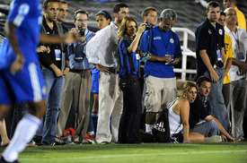 Preppie_-_Alyssa_Milano_at_the_World_Football_Challenge_soccer_match_between_Chelsea_and_Inter_Milan_at_the_Rose_Bowl_-_July_21_2009_3455.jpg