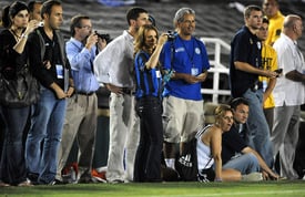 Preppie_-_Alyssa_Milano_at_the_World_Football_Challenge_soccer_match_between_Chelsea_and_Inter_Milan_at_the_Rose_Bowl_-_July_21_2009_3460.jpg