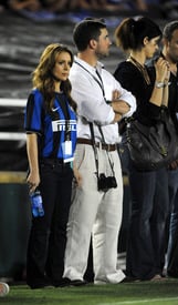 Preppie_-_Alyssa_Milano_at_the_World_Football_Challenge_soccer_match_between_Chelsea_and_Inter_Milan_at_the_Rose_Bowl_-_July_21_2009_5448.jpg