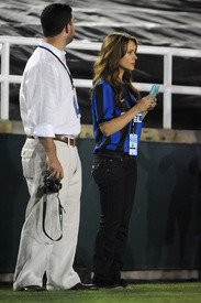 Preppie_-_Alyssa_Milano_at_the_World_Football_Challenge_soccer_match_between_Chelsea_and_Inter_Milan_at_the_Rose_Bowl_-_July_21_2009_6301.jpg
