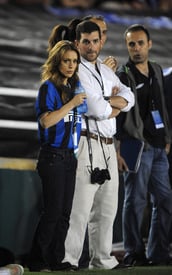 Preppie_-_Alyssa_Milano_at_the_World_Football_Challenge_soccer_match_between_Chelsea_and_Inter_Milan_at_the_Rose_Bowl_-_July_21_2009_6412.jpg
