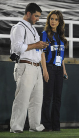 Preppie_-_Alyssa_Milano_at_the_World_Football_Challenge_soccer_match_between_Chelsea_and_Inter_Milan_at_the_Rose_Bowl_-_July_21_2009_7283.jpg