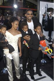 Jada_Pinkett_Smith__02_06_26_Men_In_Black_2_Premiere_CCBN_02.jpg