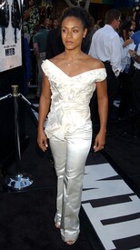 Jada_Pinkett_Smith__02_06_26_Men_In_Black_2_Premiere_CCBN_07.jpg