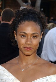 Jada_Pinkett_Smith__02_06_26_Men_In_Black_2_Premiere_CCBN_08.jpg