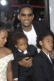 Jada_Pinkett_Smith__02_06_26_Men_In_Black_2_Premiere_CCBN_11.jpg