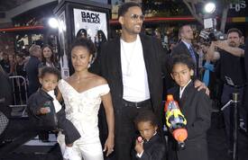 Jada_Pinkett_Smith__02_06_26_Men_In_Black_2_Premiere_CCBN_12.jpg