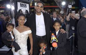 Jada_Pinkett_Smith__02_06_26_Men_In_Black_2_Premiere_CCBN_13.jpg