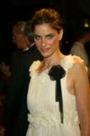 th_Amanda_Peet_Celebrity_City_Various_Events_5268.jpg