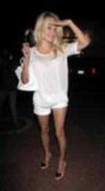 th_Pamela_Anderson_Nobu_restaurant_LA_160809_037.jpg