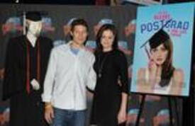 th_Celebutopia-Alexis_Bledel_makes_an_appearance_at_Planet_Hollywood-01.jpg