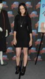th_Celebutopia-Alexis_Bledel_makes_an_appearance_at_Planet_Hollywood-04.jpg