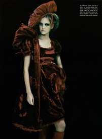 Vogue_Italia_Mar94o2005_supl_phPaoloRoversi_06_CarolineTrentini.jpg