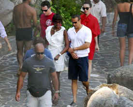 Naomi_Campbell_Vacations_In_Tuscany_Italy_03.jpg